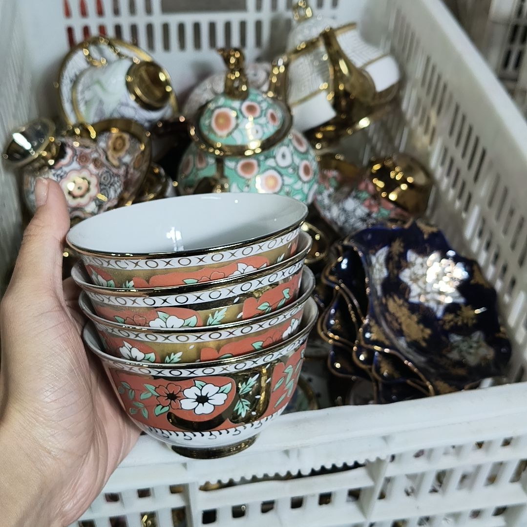 摆件安*陶瓷瑕疵明显。。。。