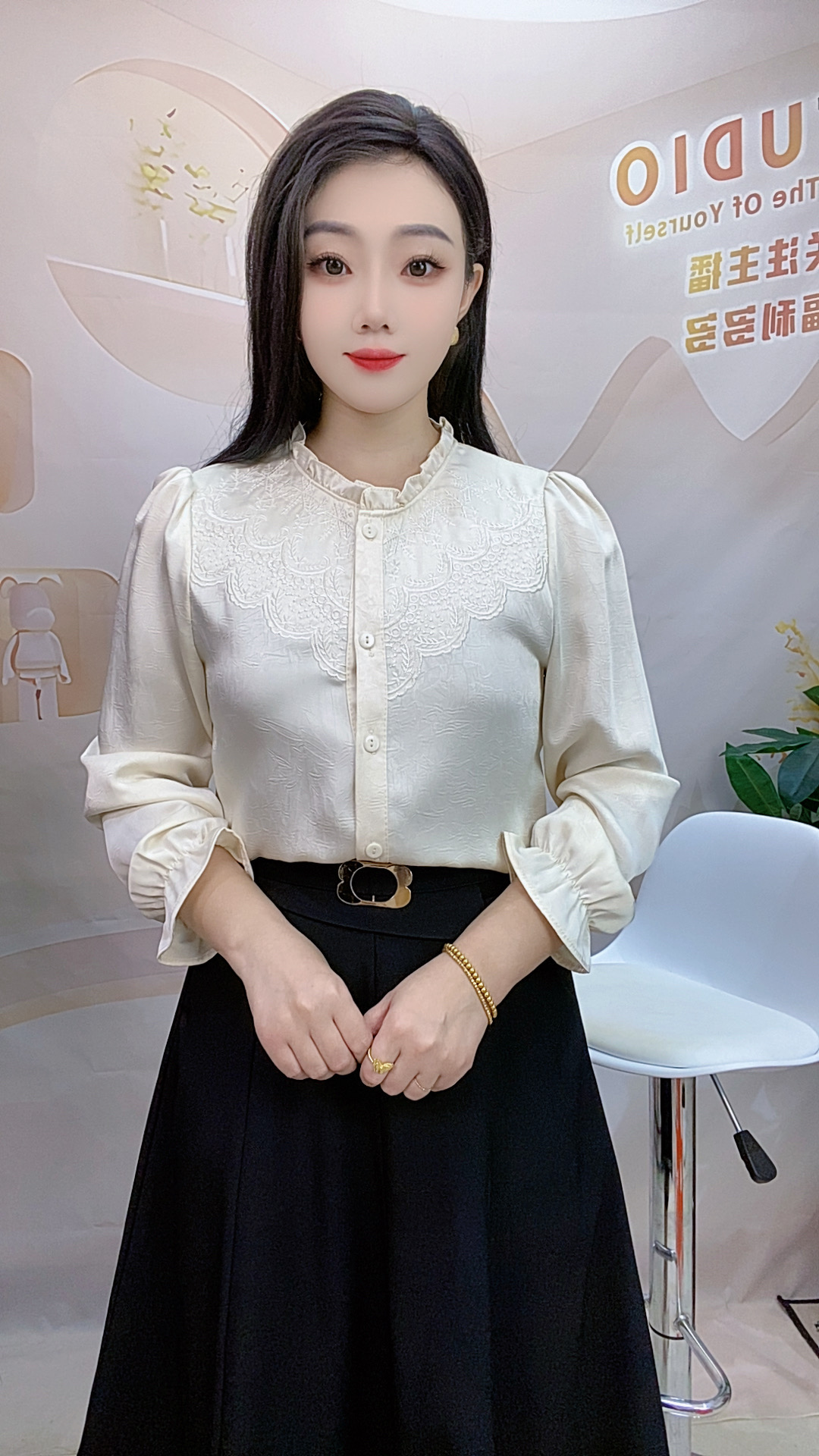 2025新款长袖女士百搭减龄显瘦上衣法式木耳领刺绣轻奢高级感小衫
