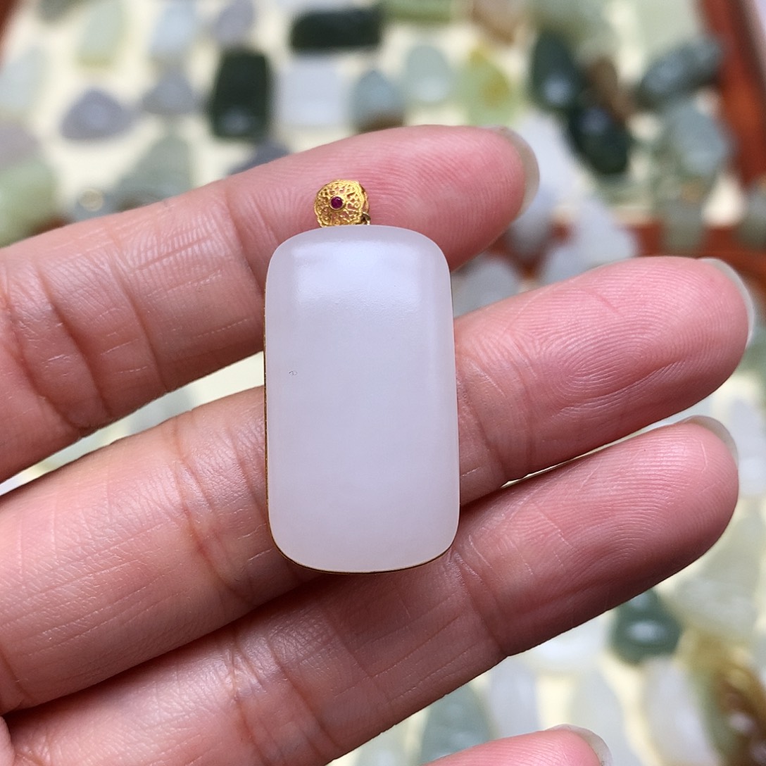 和田玉颈饰18K金镶嵌†**†