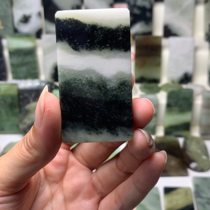 独山玉未镶嵌颈饰