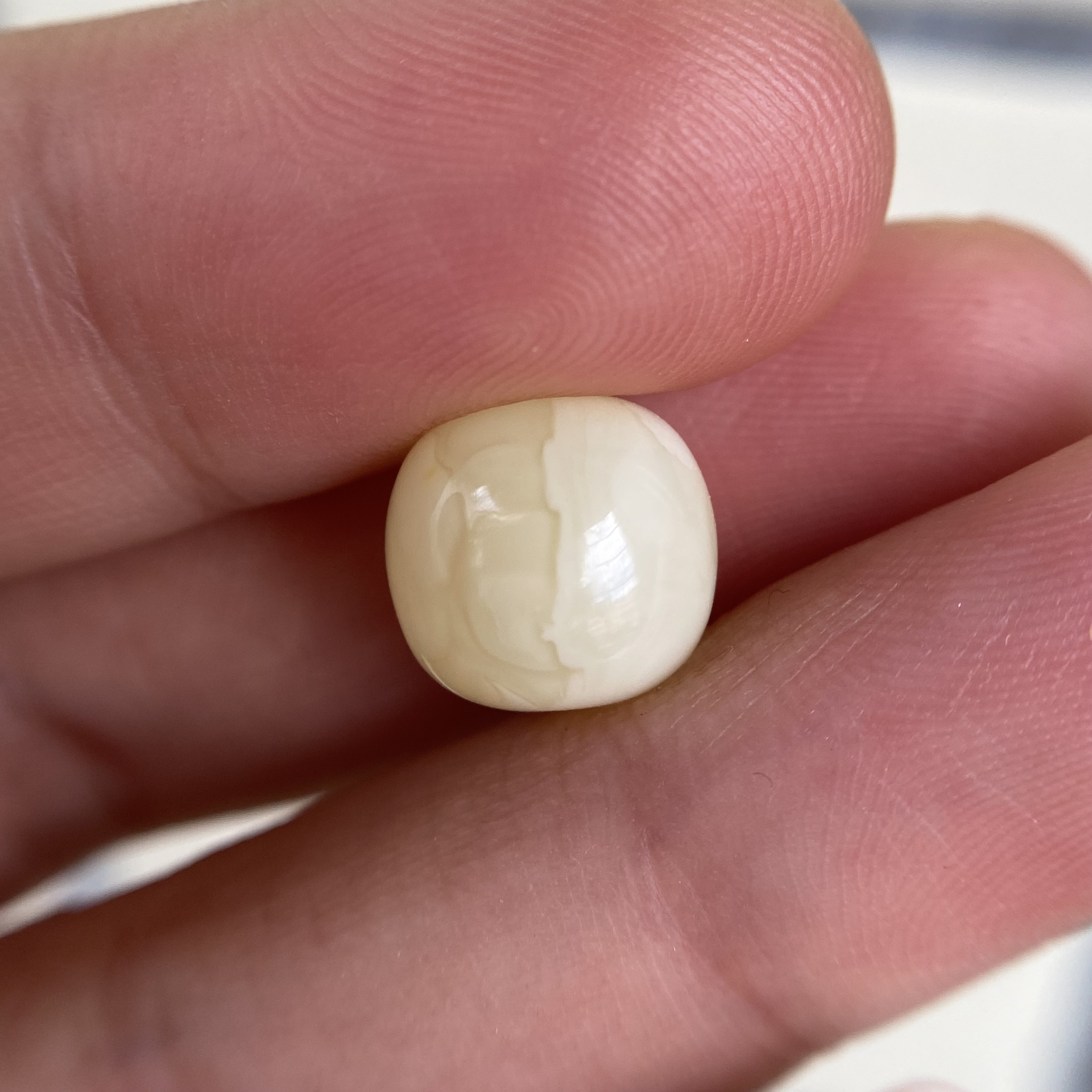 蜜蜡微奶黄白老型配饰10.5×9.8mm，全品无优化保天然