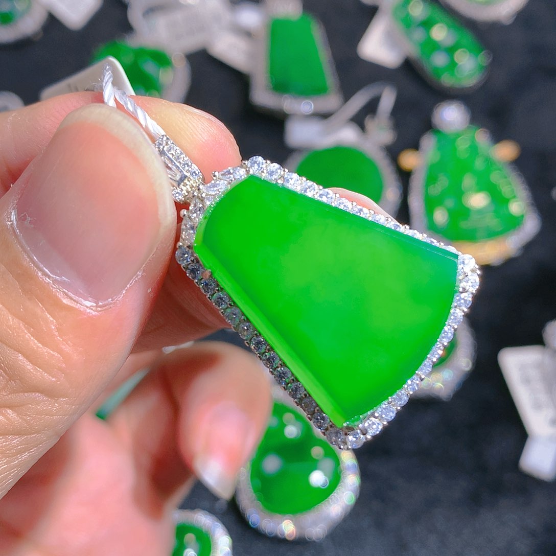 翡翠颈饰银S925镶嵌吊坠