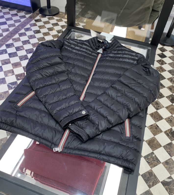 未使用 MONCLER 时尚外套