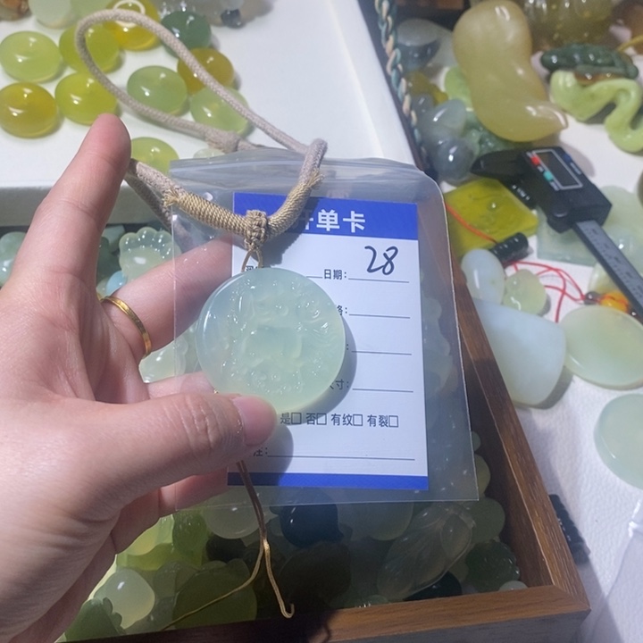 蛇纹石玉合金颈饰