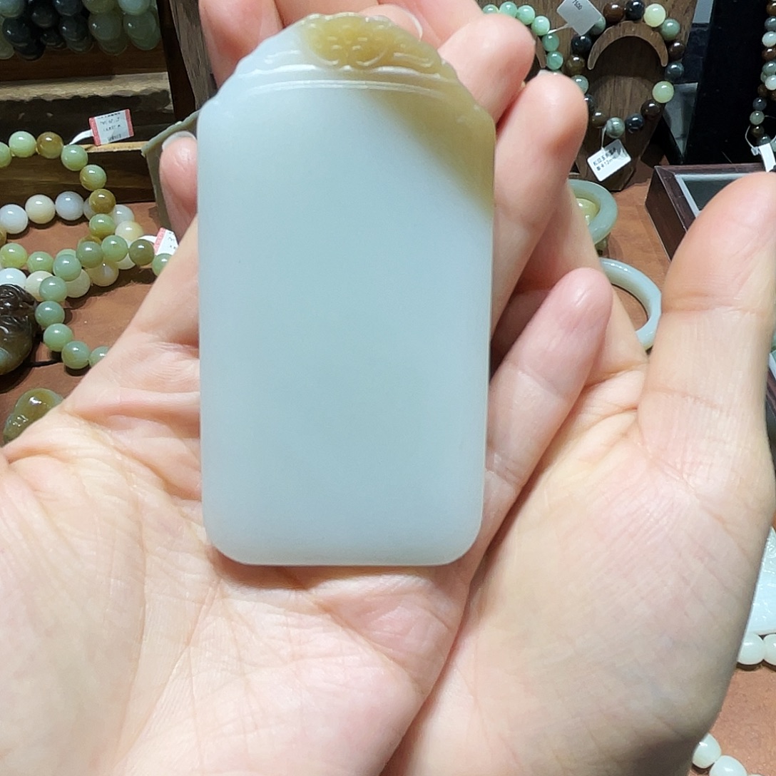 和田玉（糖玉）未镶嵌颈饰