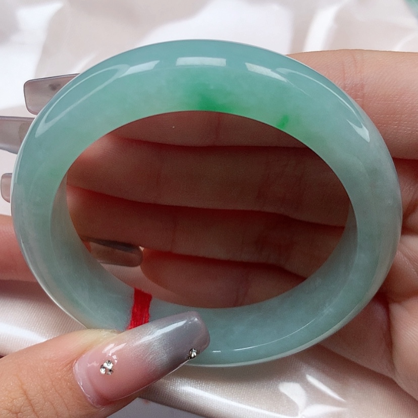 【闪购商品】翡翠手镯未镶嵌51圈冰胶绿底飘阳花