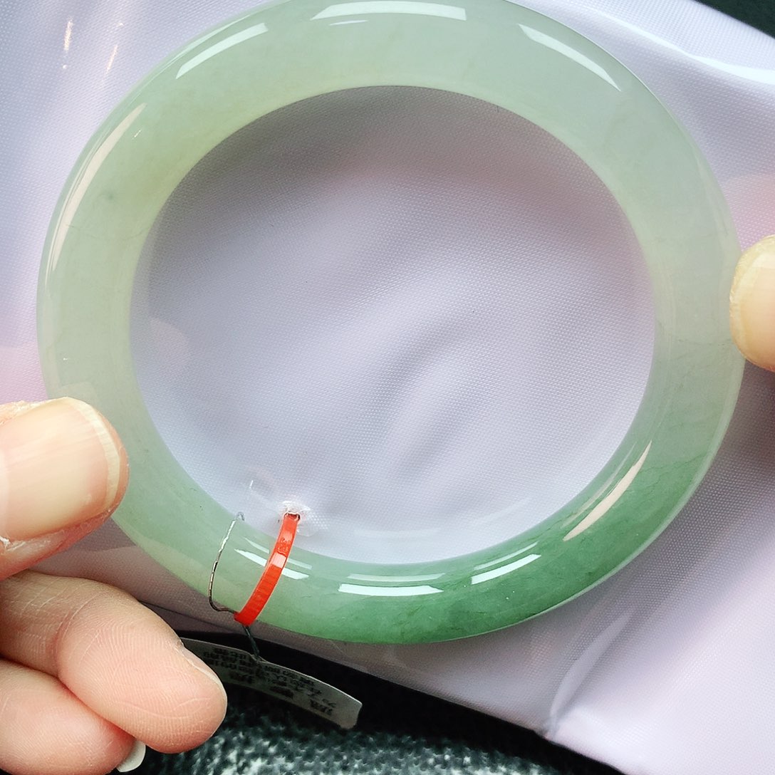 翡翠手镯未镶嵌56圈