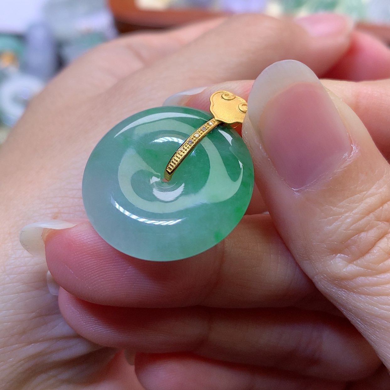 【闪购商品】吊坠(赠链)18K金镶嵌翡翠