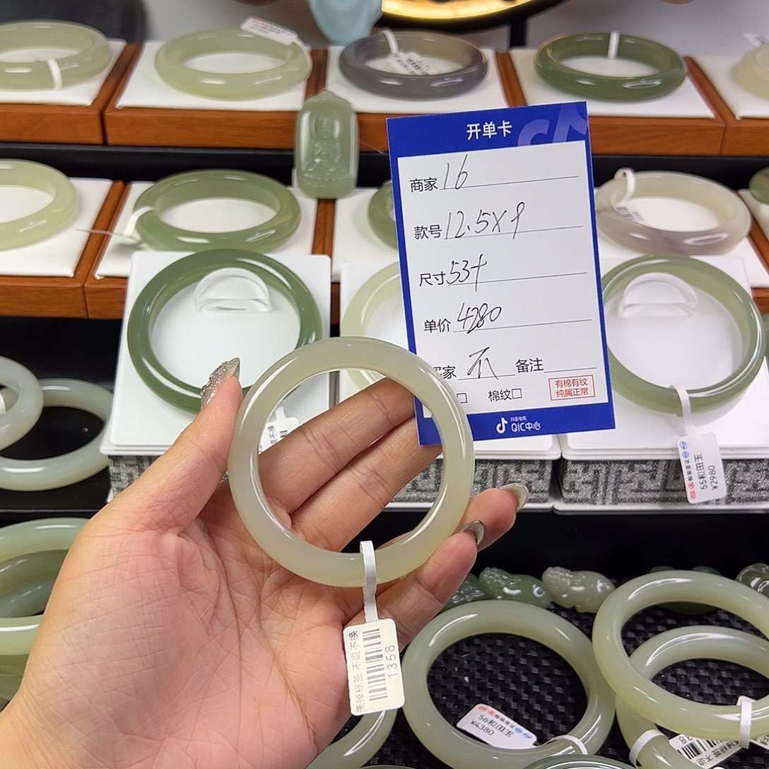 和田玉手镯未镶嵌不**心