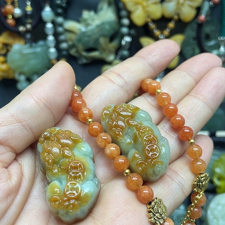 未镶嵌蛇纹石玉颈饰