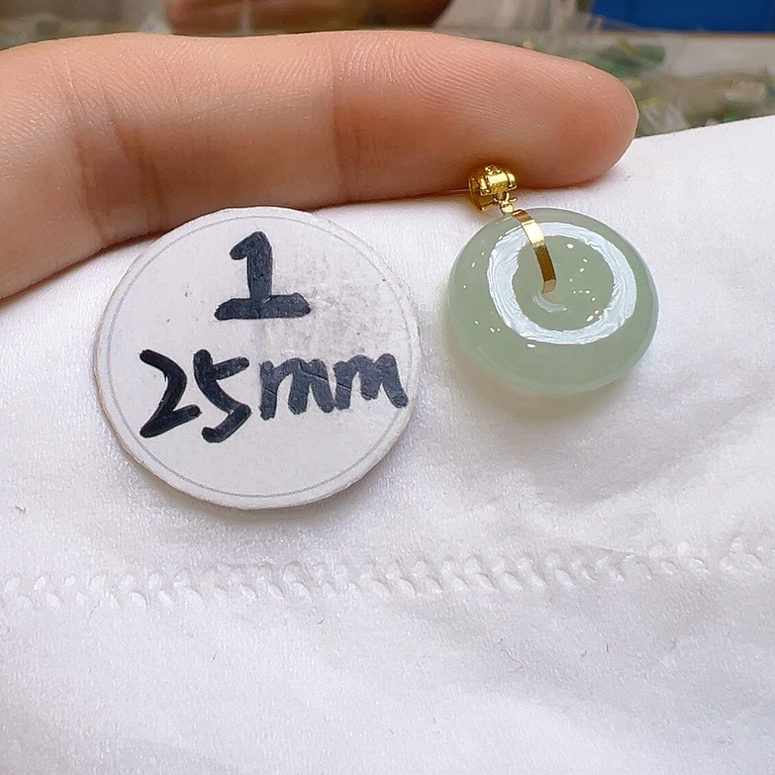 翡翠颈饰18K金镶嵌翡翠