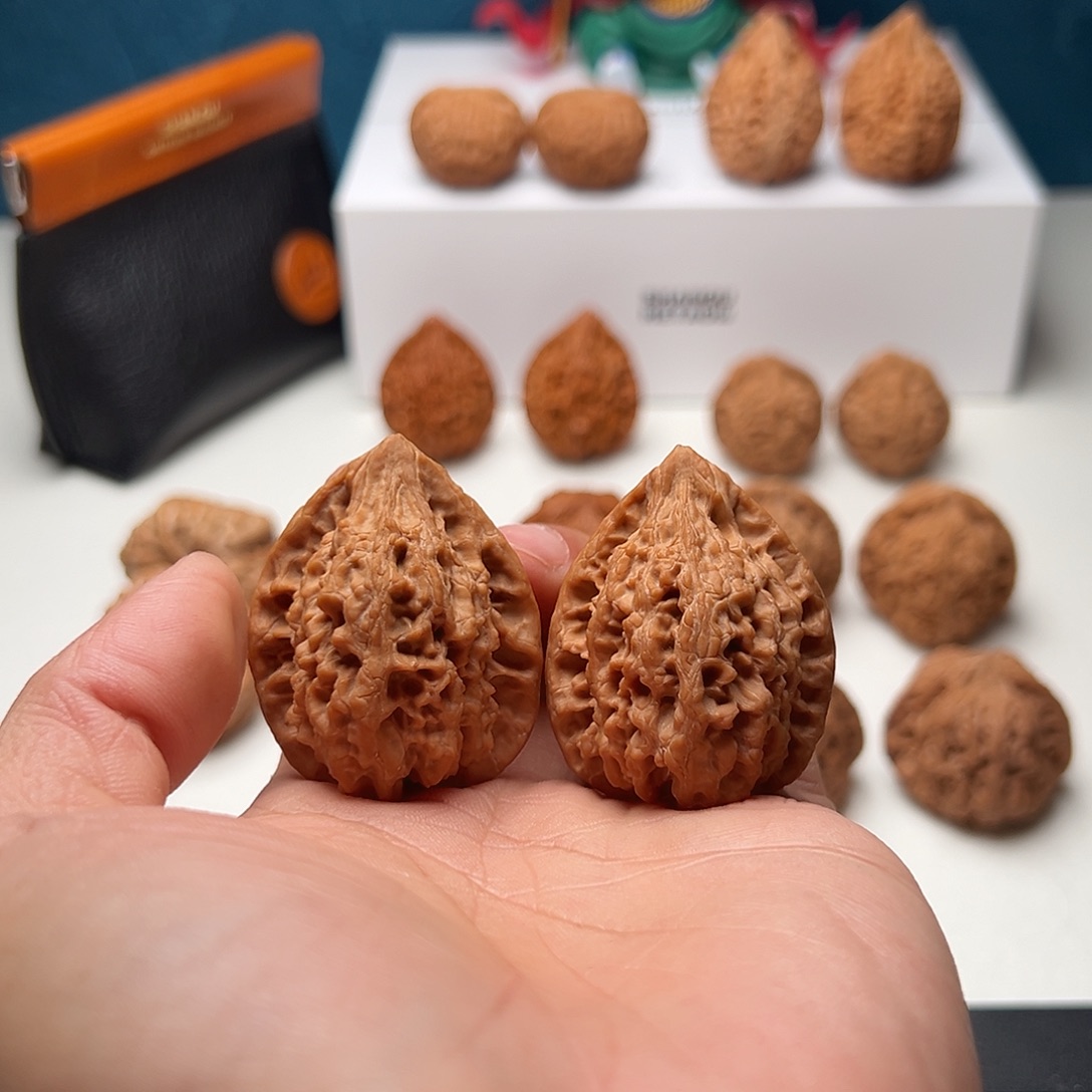 不***洋文玩核桃吊坠十三鸡