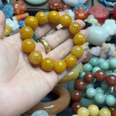 合金石英质玉（黄龙玉）手链?