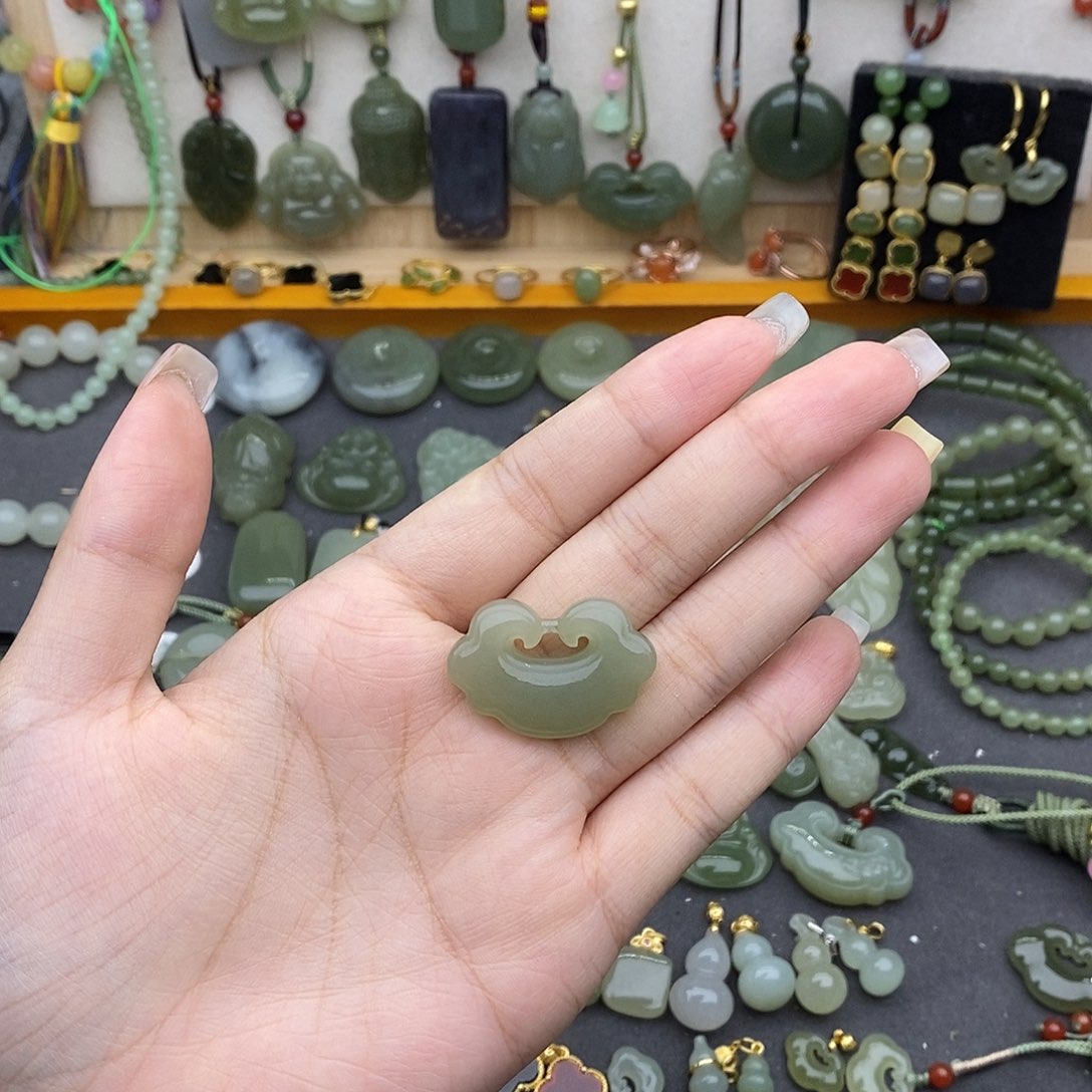 和田玉未镶嵌吊坠(不含链)