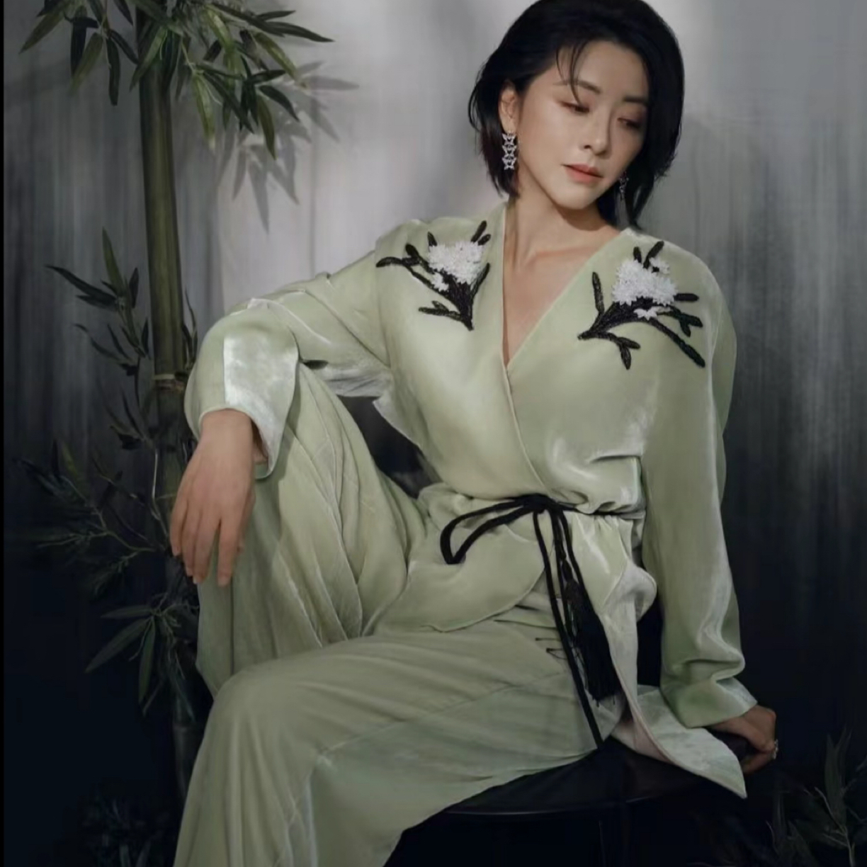 【宠粉专属】黄小蕾同款国风任玉琼真丝丝绒手工钉珠浴袍系带外套