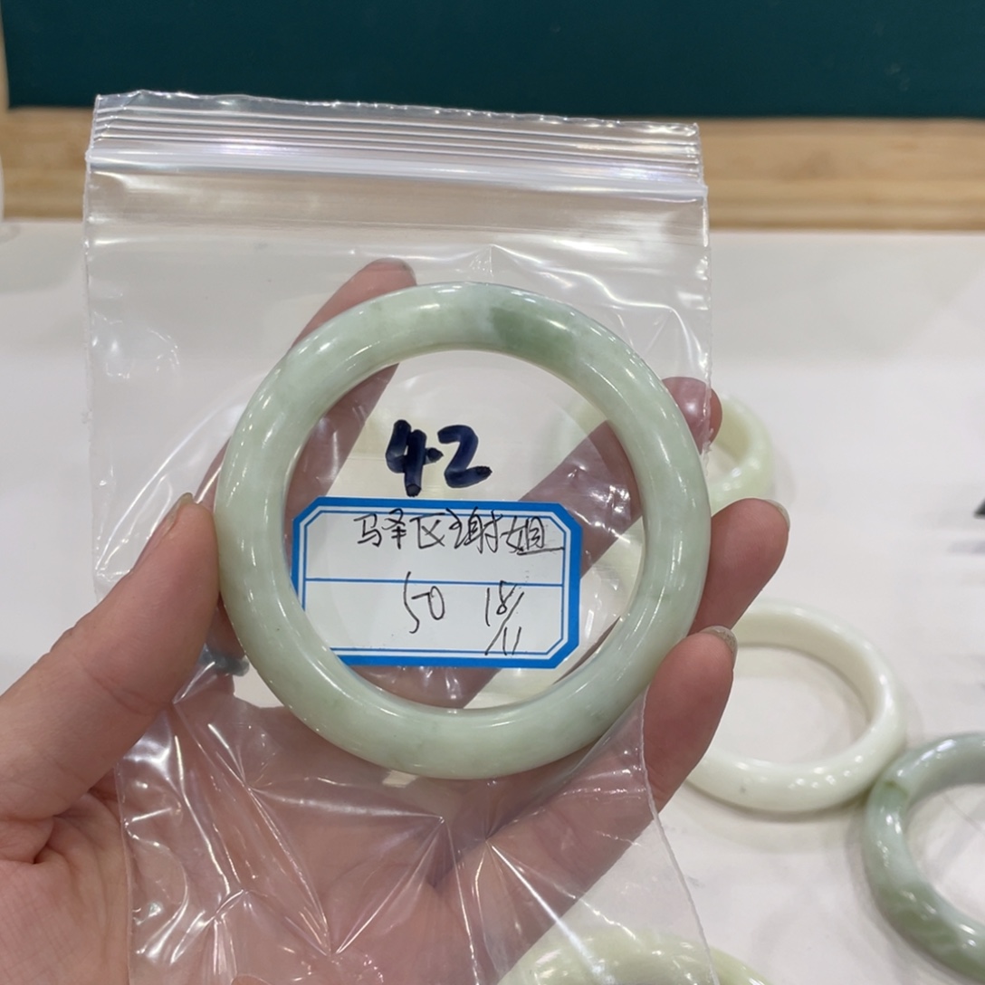 成***姐蛇纹石玉未镶嵌手镯