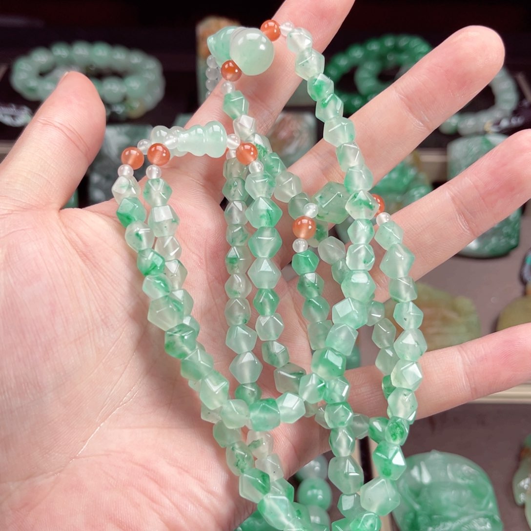 颈饰未镶嵌石英质玉给**撅