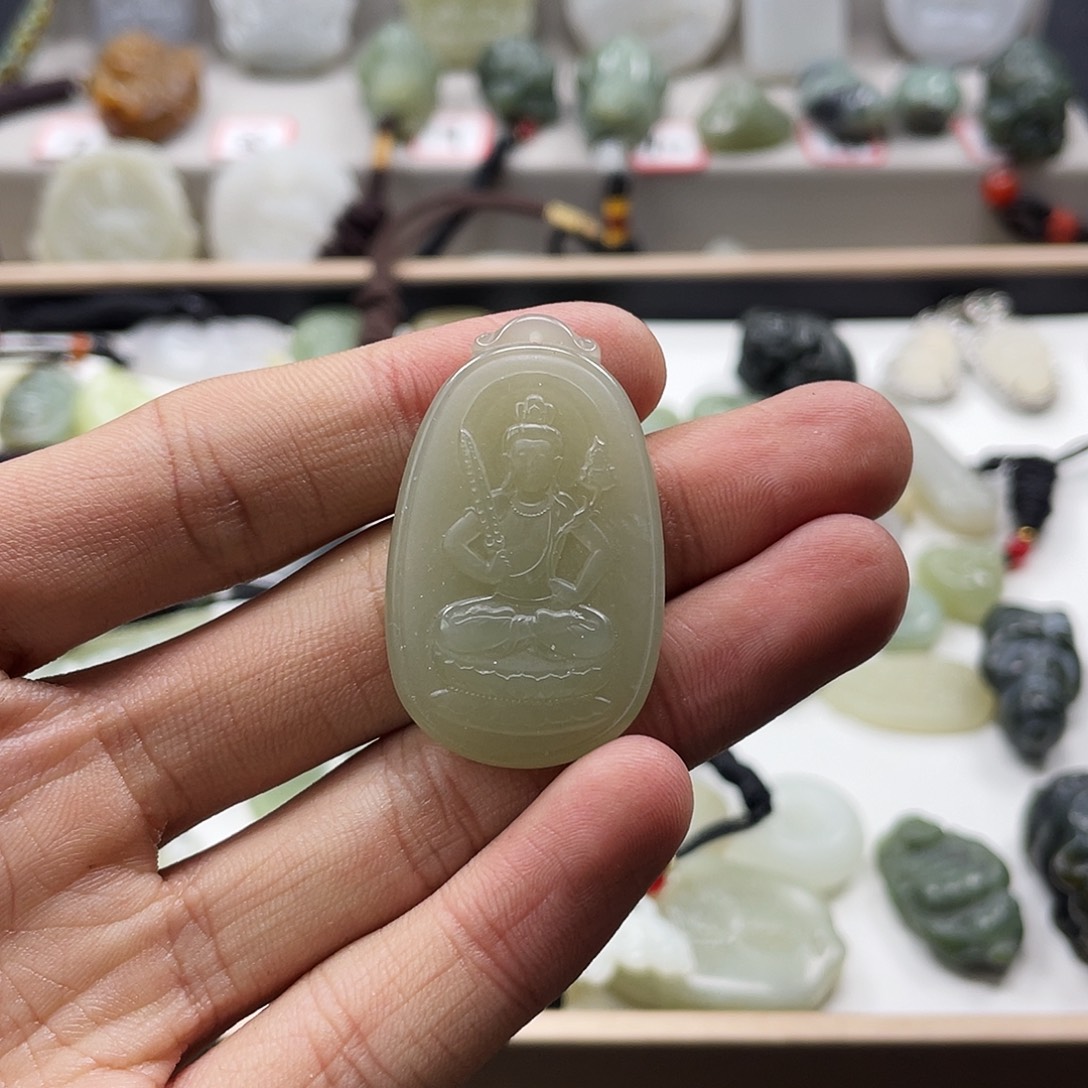 和田玉未镶嵌颈饰