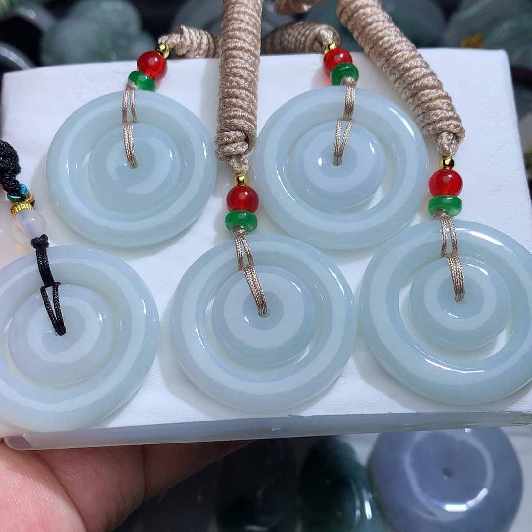 翡翠未镶嵌颈饰发1个