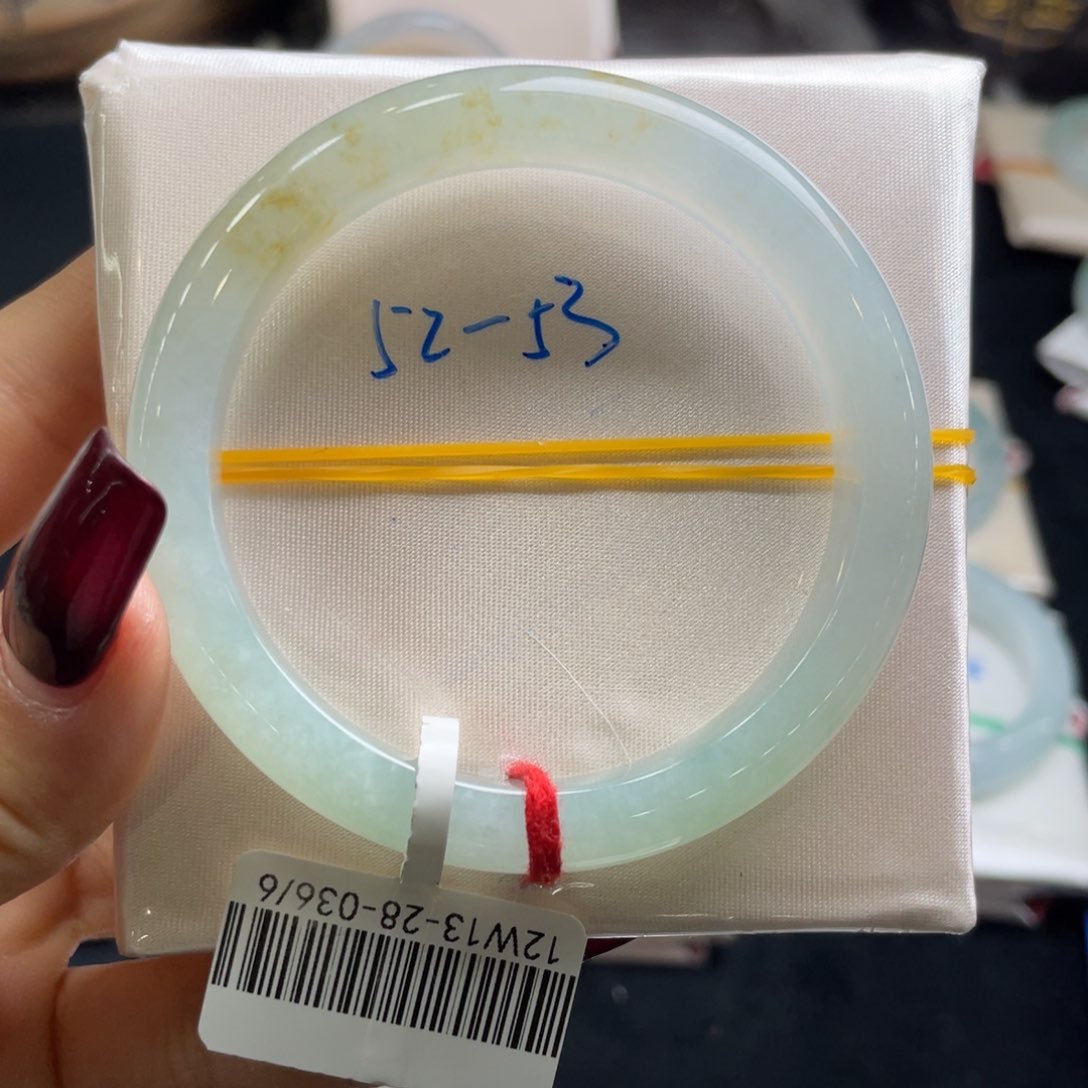 翡翠手镯未镶嵌翡翠手镯