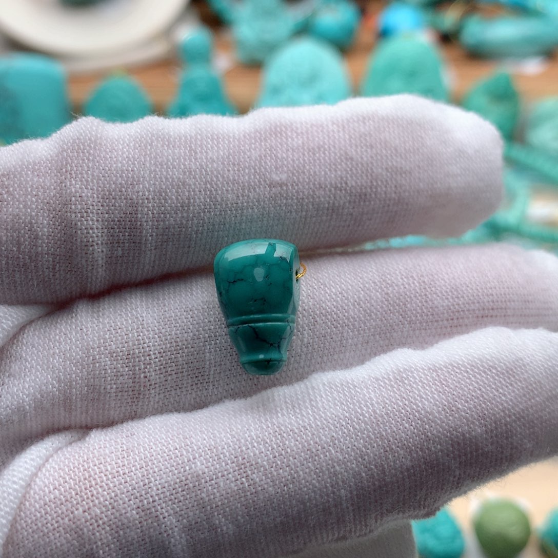 绿松石颈饰未镶嵌