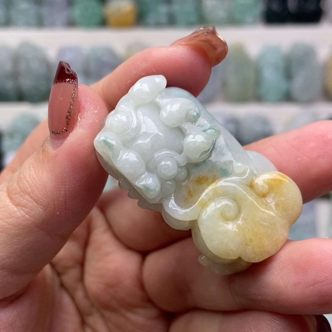 翡翠吊坠(赠链)未镶嵌