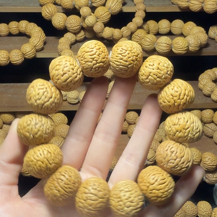 哦***嚯桃核吊坠白月黄串