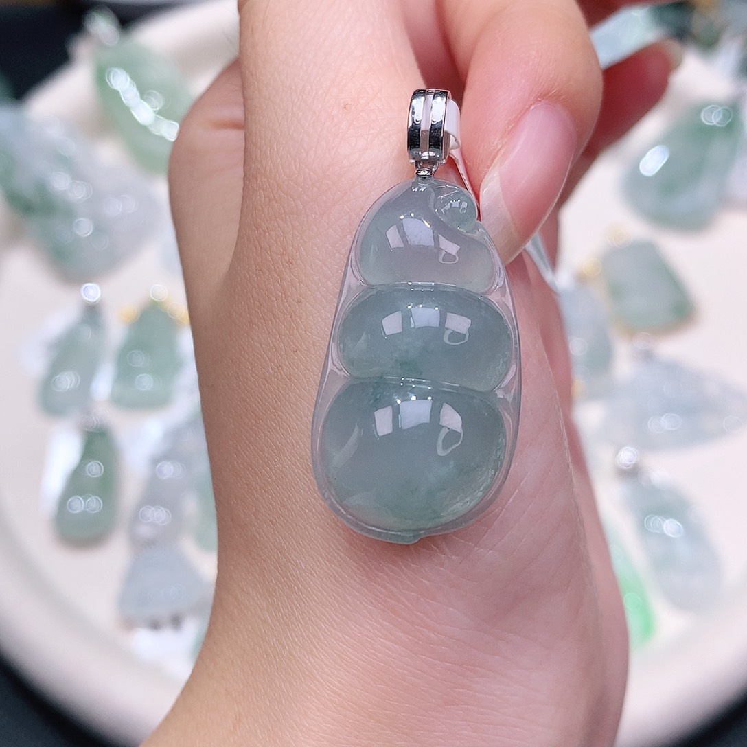 翡翠18K金镶嵌颈饰30.4-17-8.7