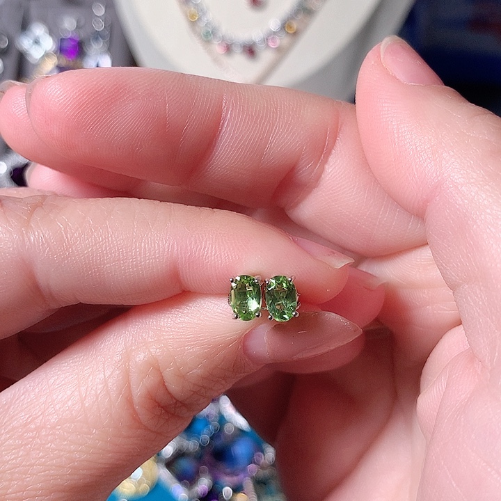橄榄石耳饰银S925镶嵌