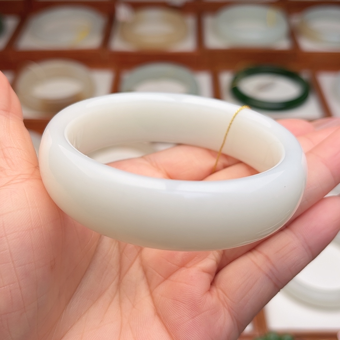 和田玉未镶嵌手镯56.5