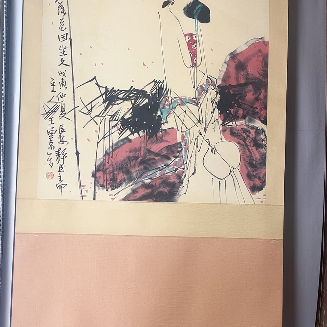 隔空玻璃和墙角上那道暗绿色