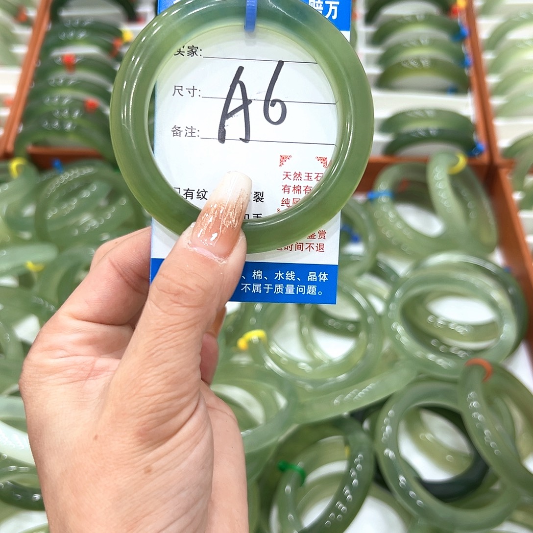 A***发蛇纹石玉未镶嵌手镯