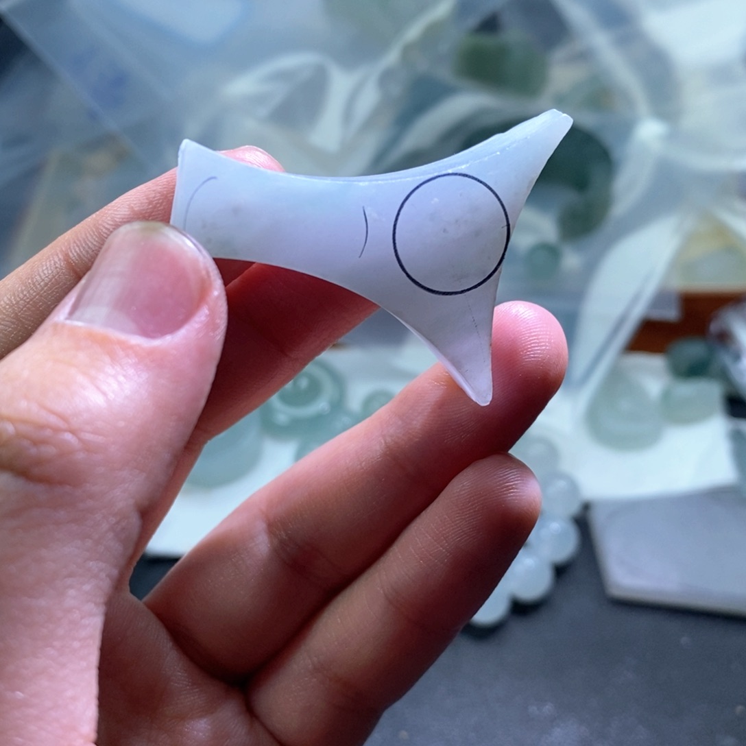 翡翠未镶嵌颈饰定制