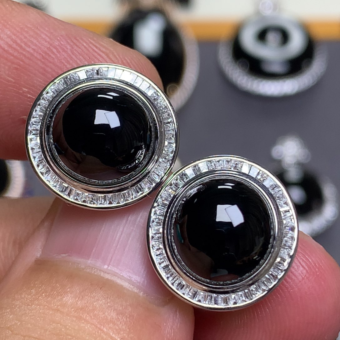 翡翠18K金镶嵌耳饰墨翠蛋面耳包