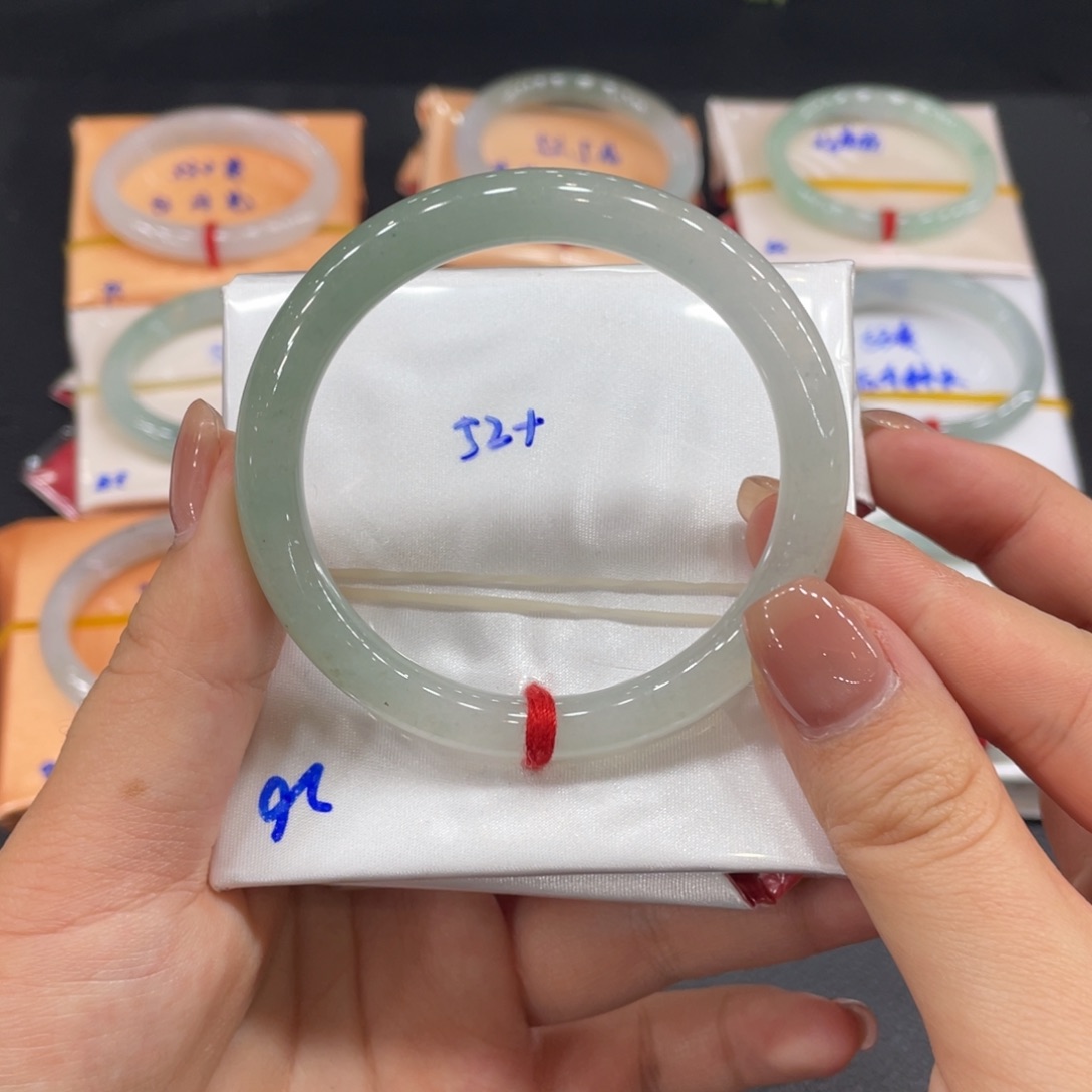 翡翠未镶嵌手镯缅甸天然翡翠手镯