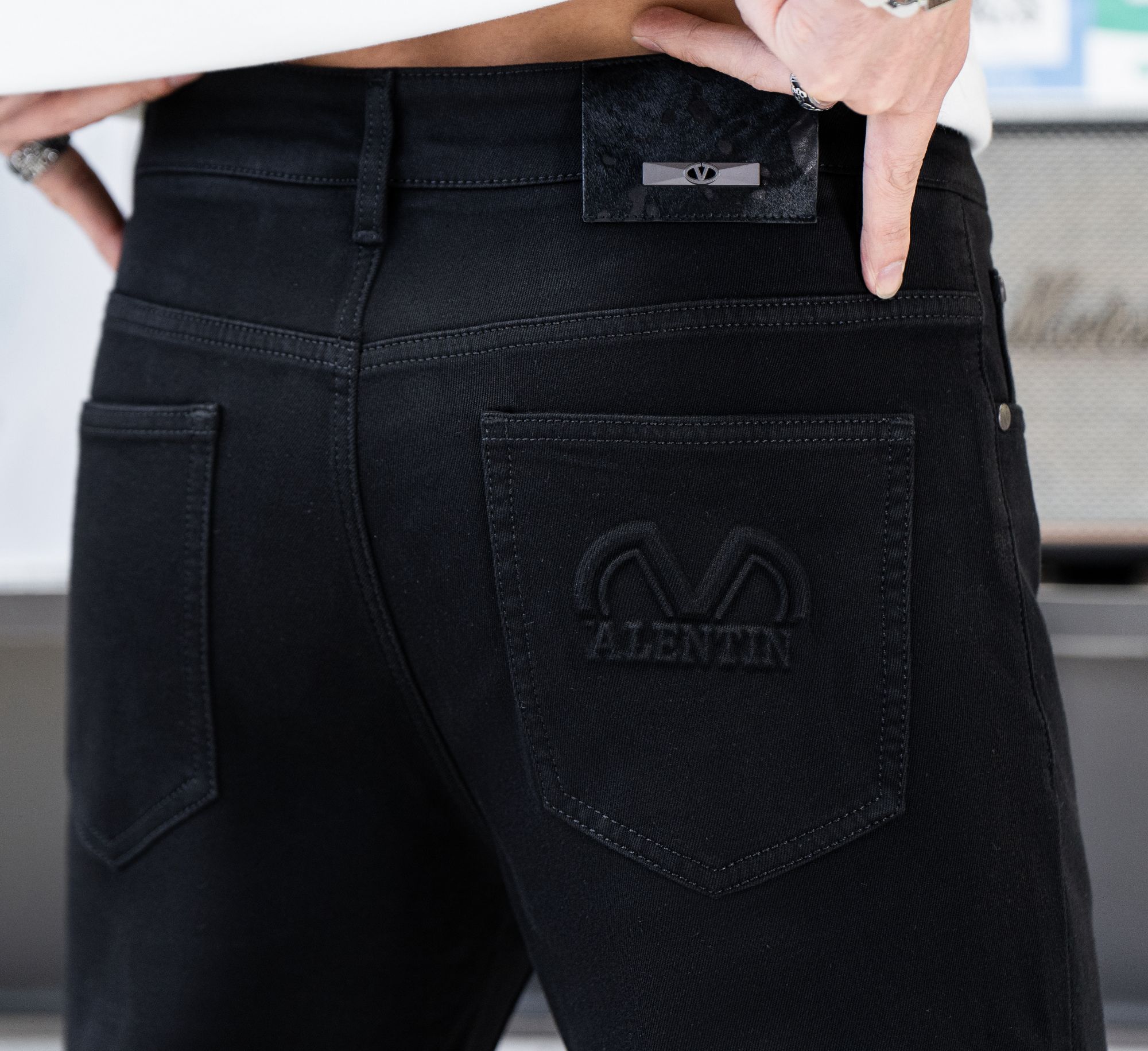 奢品秋季（超柔生物基纤维）不褪色  修身小直筒水洗牛仔裤