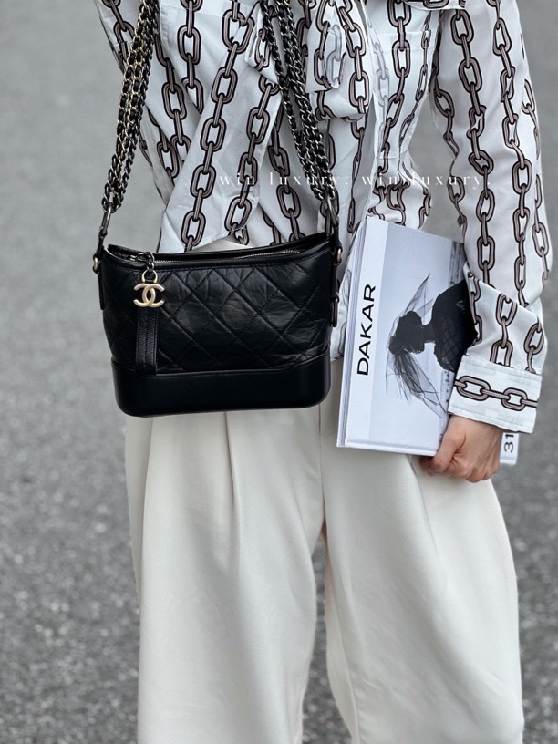 95新 Chanel/香奈儿 香奈儿黑金小号流浪斜挎包 28开带卡