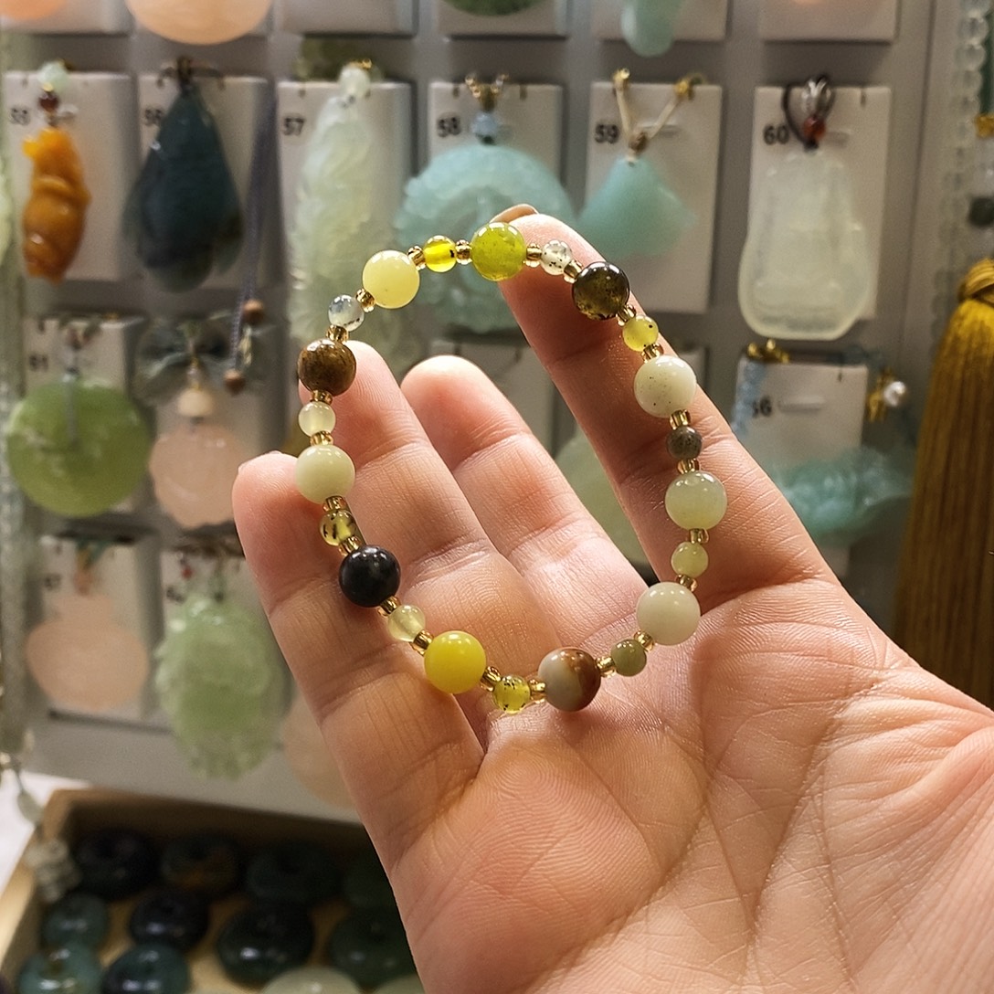 蛇纹石玉未镶嵌颈饰