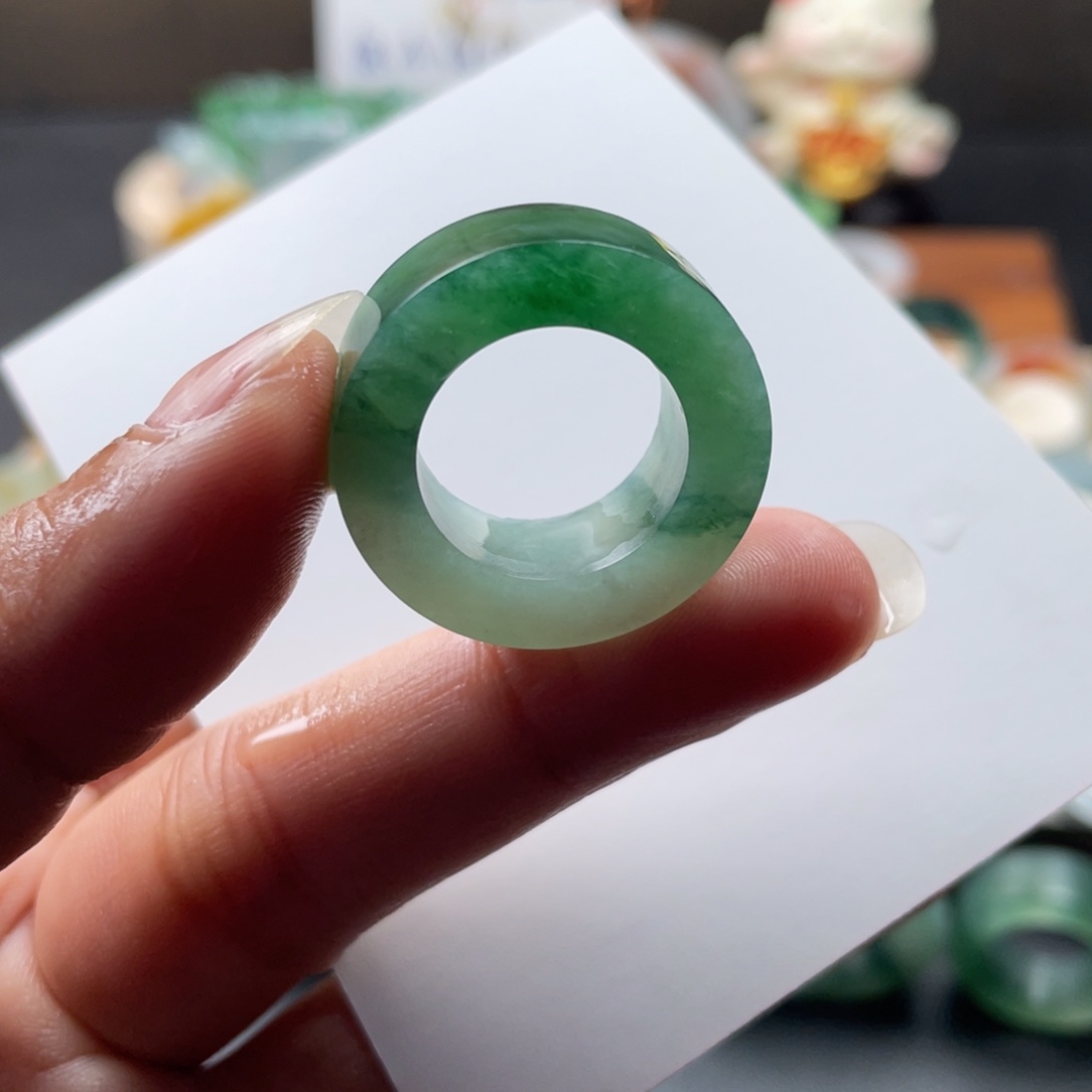 定制翡翠未镶嵌半山水