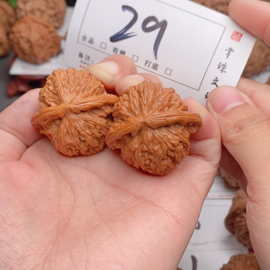 文玩核桃吊坠37白白狮子29