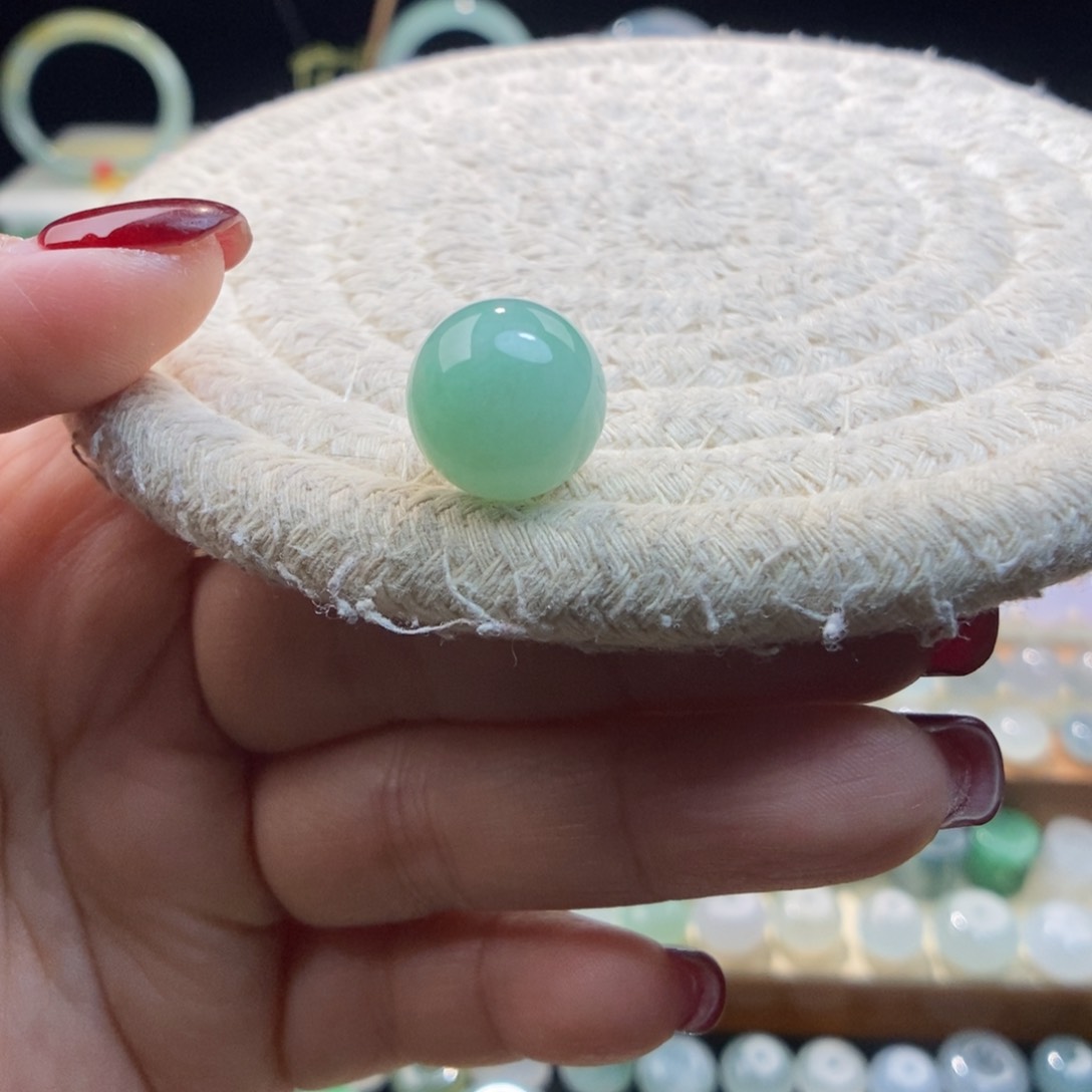 翡翠颈饰未镶嵌圆珠13.4