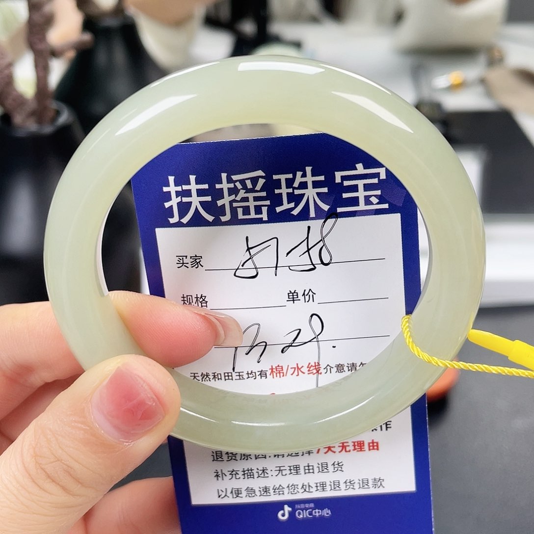 和田玉手镯未镶嵌