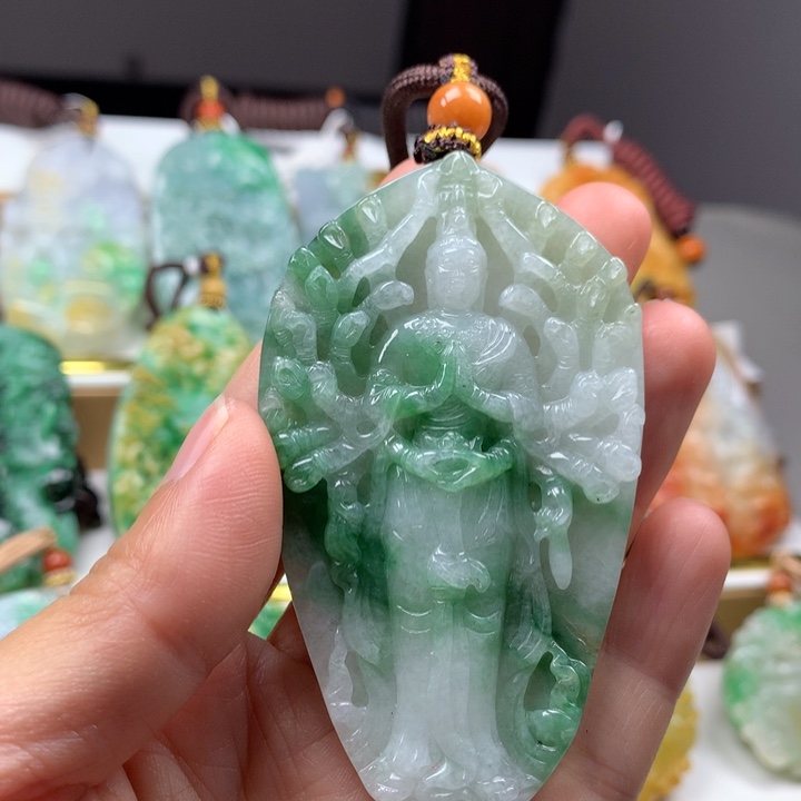 翡翠颈饰未镶嵌吊坠