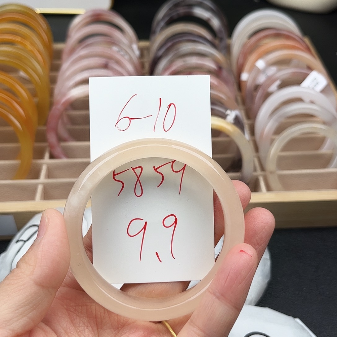 石英岩玉未镶嵌手镯6.10