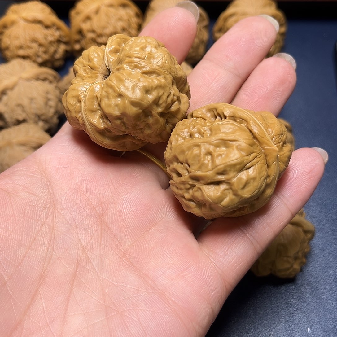 文玩核桃吊坠你***皮一哇