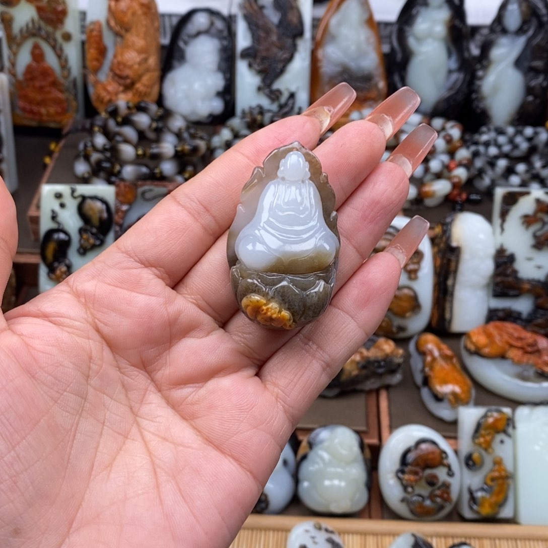 颈饰未镶嵌和田玉