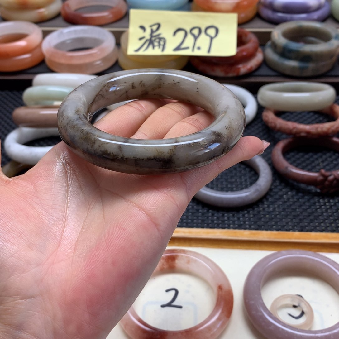 石英质玉手镯未镶嵌君