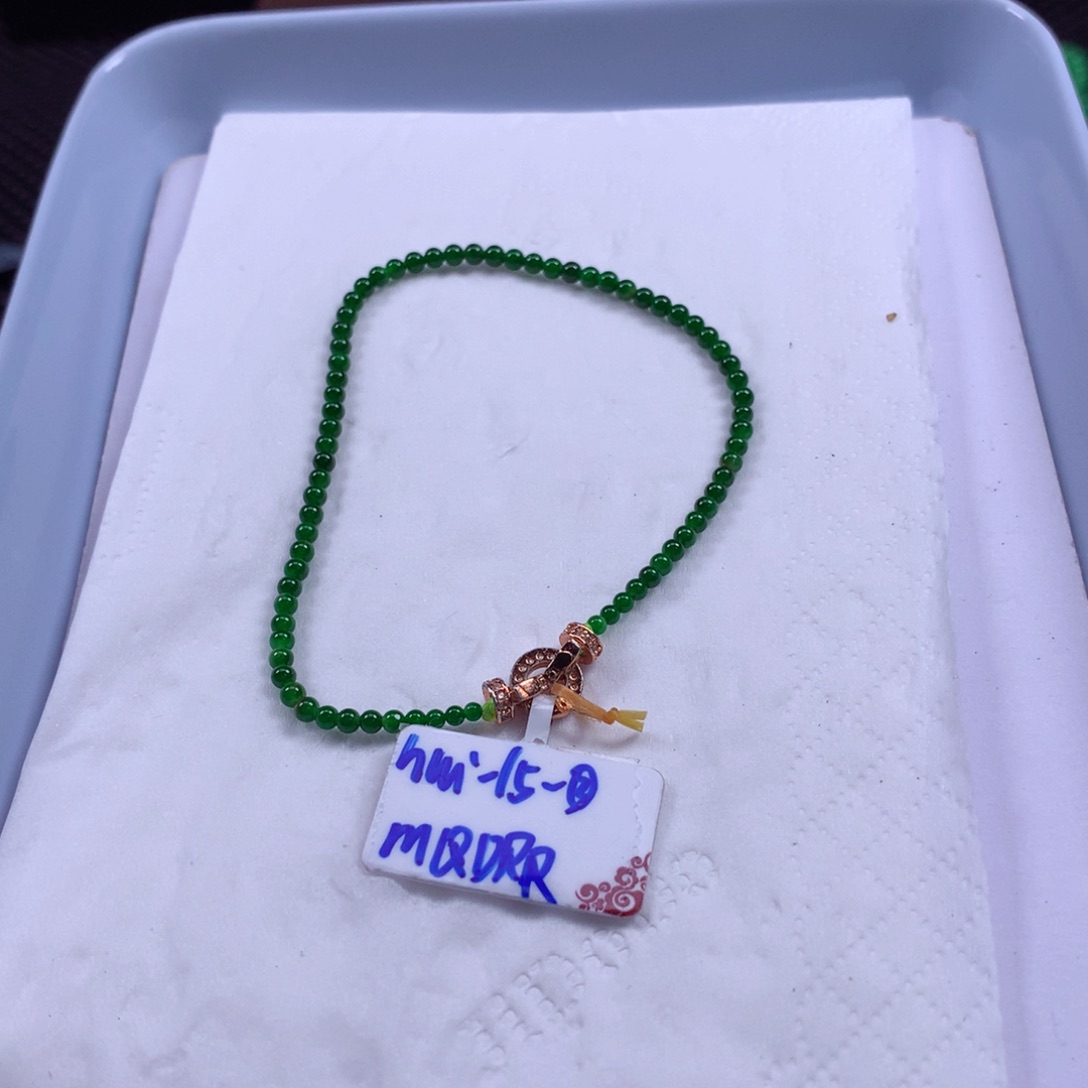 翡翠颈饰未镶嵌手串