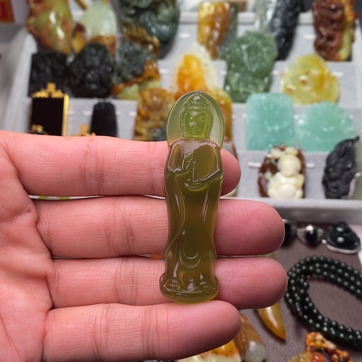蛇纹石玉颈饰未镶嵌