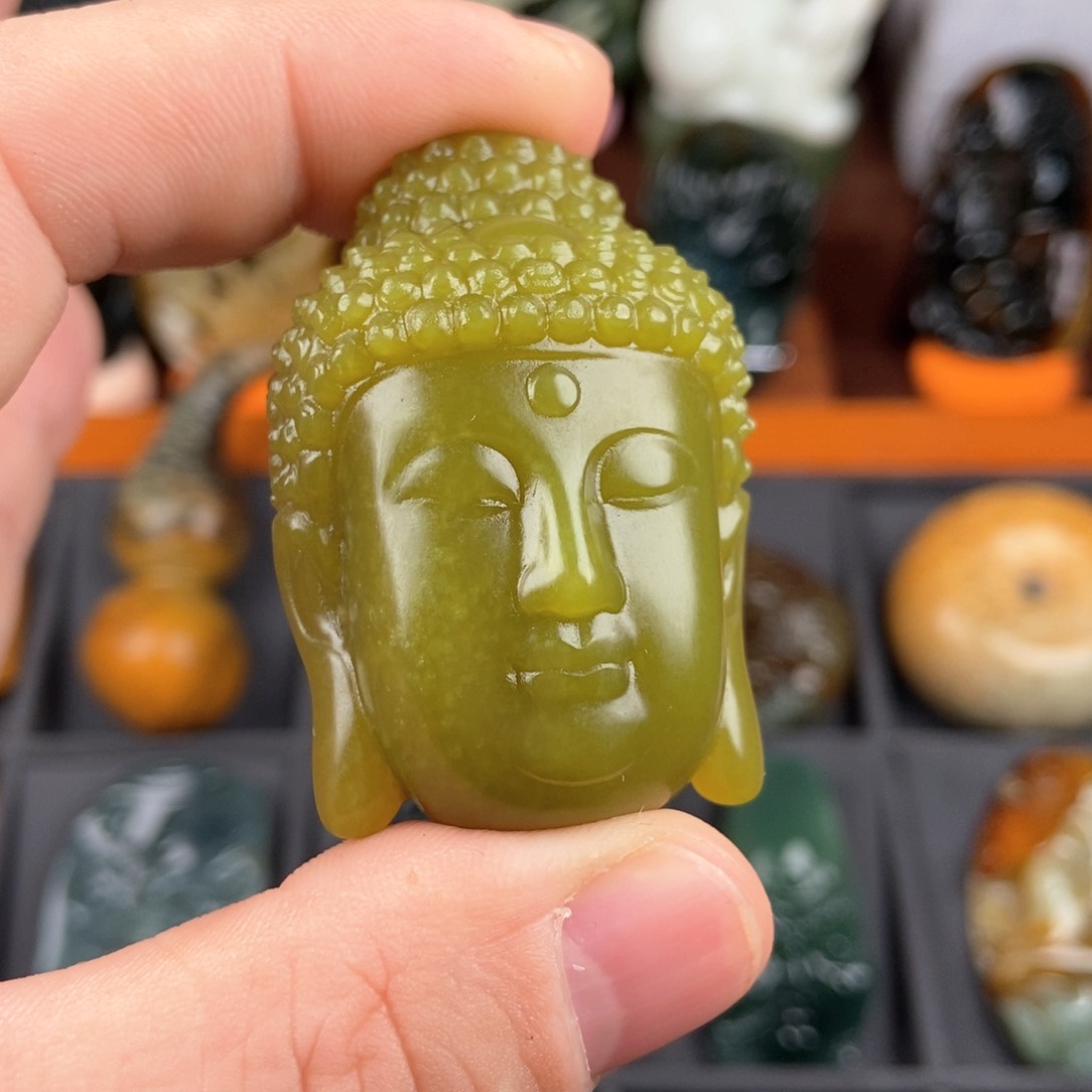 蛇纹石玉挂件未镶嵌